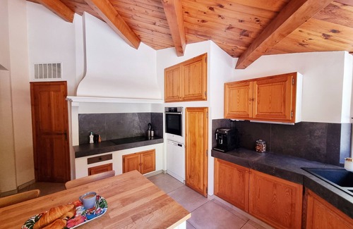 Saint-Antonin-sur-Bayon House | Havre de paix 5* - House with swimming pool and Jacuzzi Sainte Victoire view