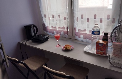 Chevilly-Larue Apartment | Havre de Paix 2 Lits Doubles, une Toilette, Cuisine, Salle de Bain Indépendants