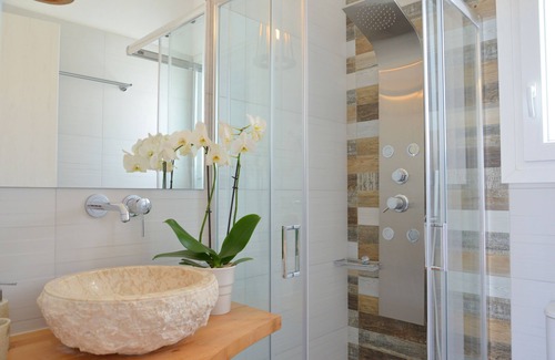 Milos Hotel | Hawk Stone