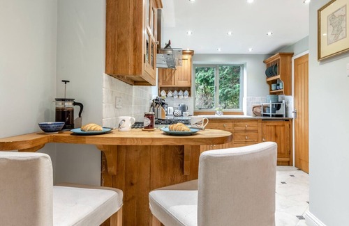 Baslow House | Hawkfield - Three Bedroom House, Sleeps 6