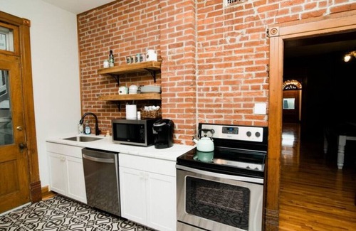 Jefferson City House | Hawkin's House Upper Room Downtown Jefferson City