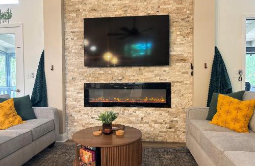 Helen House | Hawk’s Landing at Innsbruck