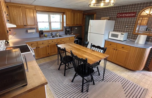 Cavendish House | Hawks Mountain Village Retreat - 10 minutes to Okemo!