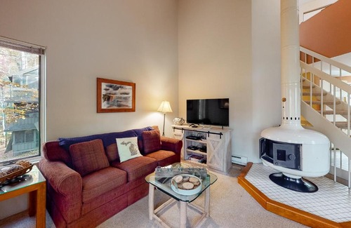 Maple City Apartment | Hawks Nest 27
