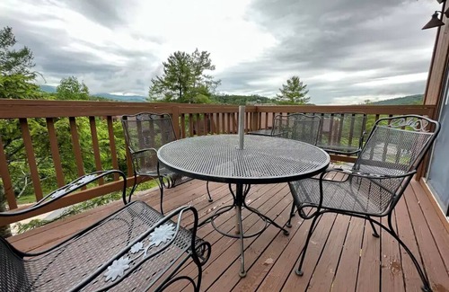 Basye Condo | Hawks Nest-Charming 2-bedroom condo in wonderful Basye with WiFi, AC