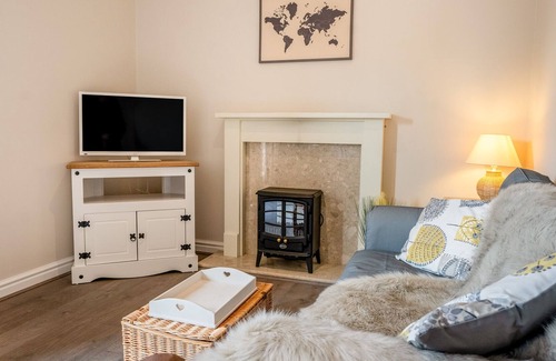 Richmond Cottage | HAWTHORN COTTAGE, pet friendly, with a garden in Caldwell