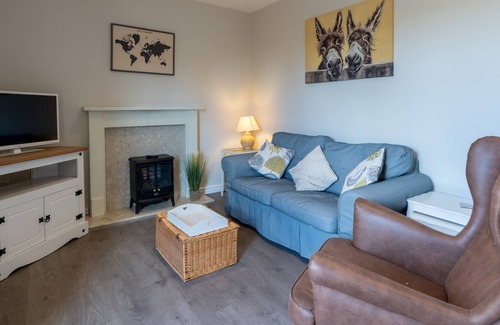 Richmond Cottage | HAWTHORN COTTAGE, pet friendly, with a garden in Caldwell
