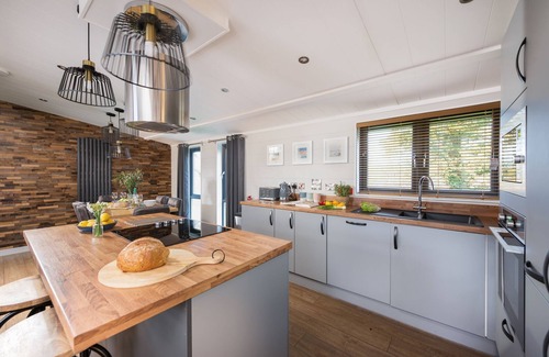 Lifton House | Hawthorne Lodge, 15 Roadford Lake Lodges