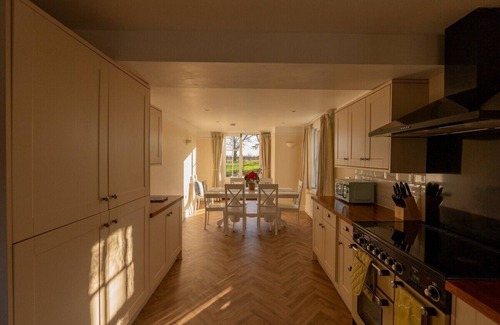 Christchurch House | Hawthorne Traditional Farmhouse