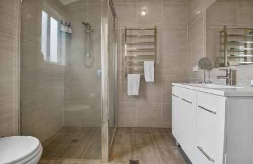 North Wagga Wagga House | Hayes Corner Cottage - Short Drive to CBD, Private