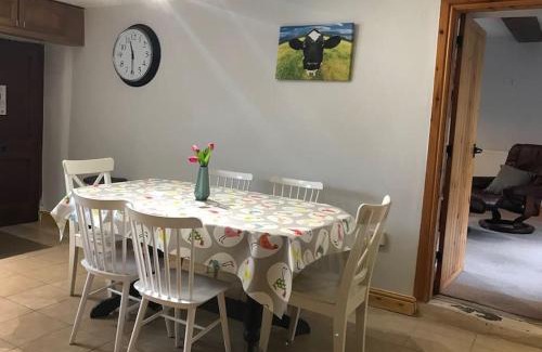 Kendal House | Hayfellside Cottage, Sleep 6,3 Bedrooms(1 ensuite)