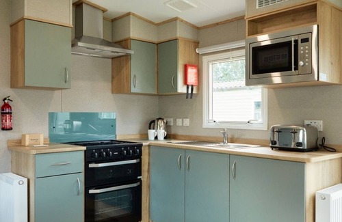 Hayling Island House | HayIing Island Holiday Park Silver 3 Bed Caravan T013