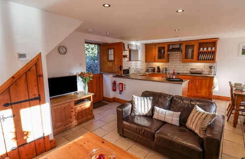 Scarborough Cottage | HAYLOFT COTTAGE, pet friendly, with a garden in Staintondale