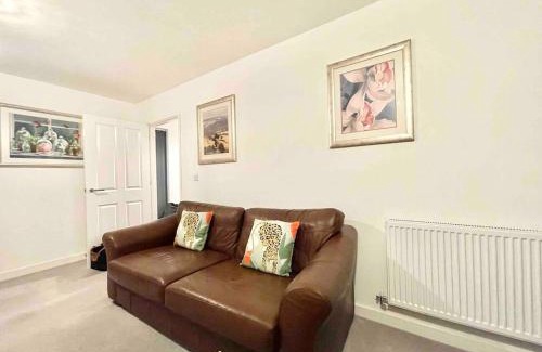 Ashford House | Hazel house central spacious home!