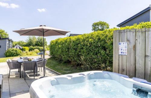 Lifton House | Hazel Lodge, 27 Roadford Lake Lodges