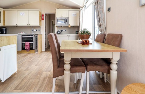 Rhyl Cottage | HAZEL PARK LODGE HP4, pet friendly, character holiday cottage in Rhyl