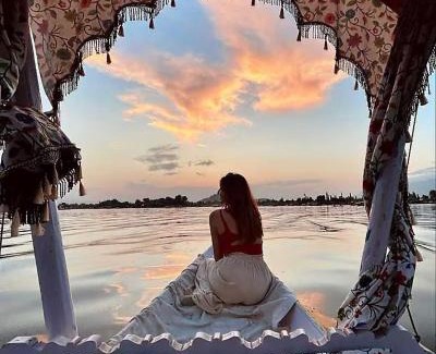 Dal Lake Boat Rental | HB Freedom group of Houseboats