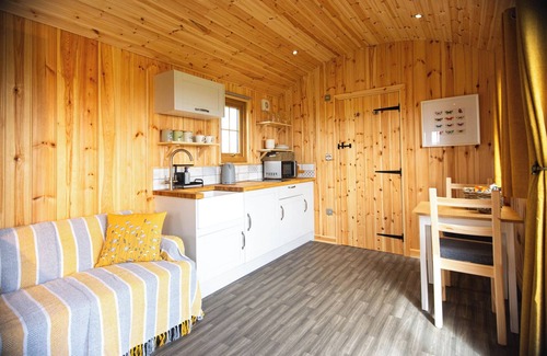Pentrefelin Cottage | HEAD FOR THE HILLS GLAMPING - SKYLARK SHEPHERD'S HUT in Llandeilo