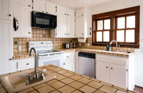 Mendocino Bed & Breakfast | Headlands Inn Bed and Breakfast