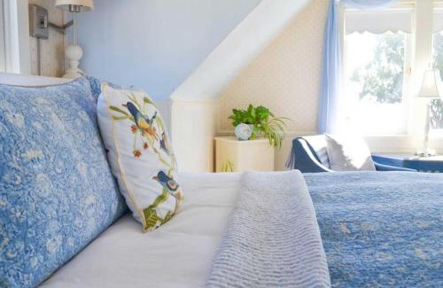 Mendocino Bed & Breakfast | Headlands Inn Bed and Breakfast