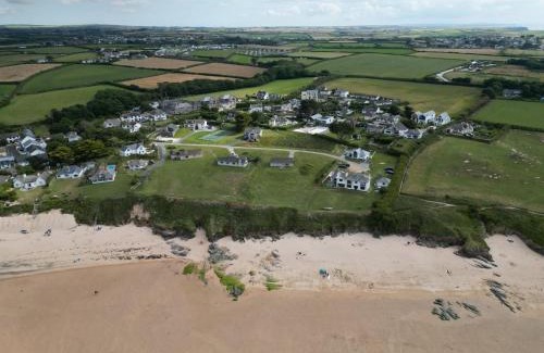 Harlyn House | Headlands- Stylish Oceanfront Property on Harlyn Bay