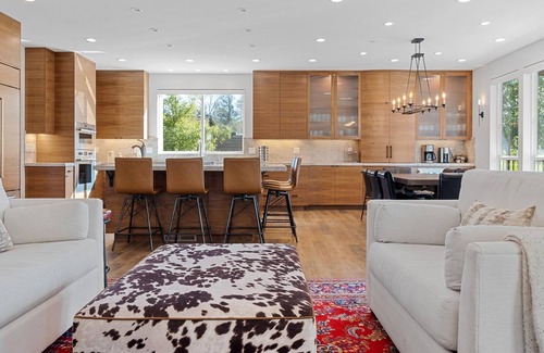 Healdsburg House | Healdsburg Modern Sleeps 8, pool, spa, firepit