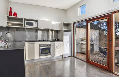 Port Fairy Villa | Hearns Beachside Villa 2