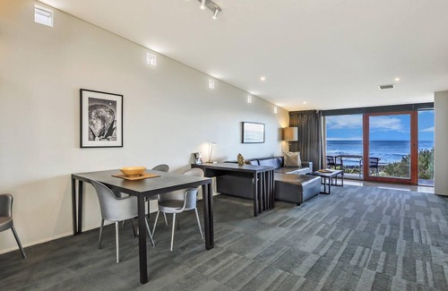 Port Fairy Villa | Hearns Beachside Villa 2