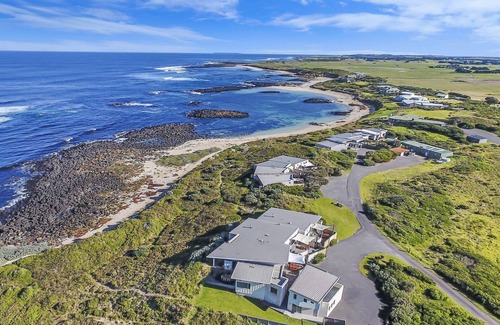 Port Fairy Villa | Hearns Beachside Villa 2