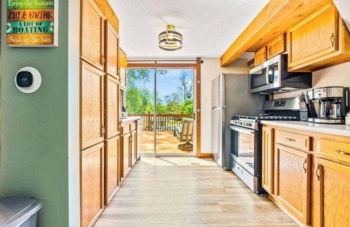 Warsaw Cabin | Heart Jacuzzi · Kayaks · Firepit · Pier