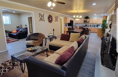 Oklahoma City House | Heart of Adventure District*Mins to Remington*USA Softball Complex*Zoo
