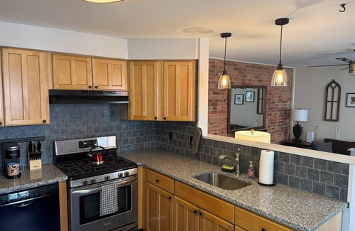 Bryn Mawr Apartment | Heart of Bryn Mawr 3 BR Home