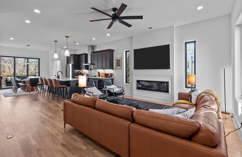 Optimist Park House | Heart of Charlotte luxury 4-bedroom house with AC-Heat and high-speed WiFi