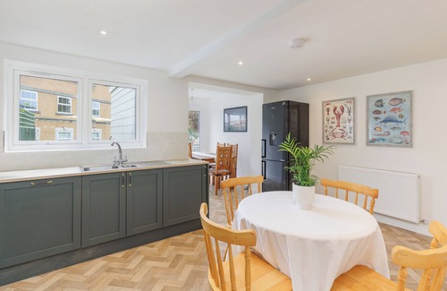 Cowes House | Heart of Cowes - 5 Bedroom, 10 Guests, 200m to Town