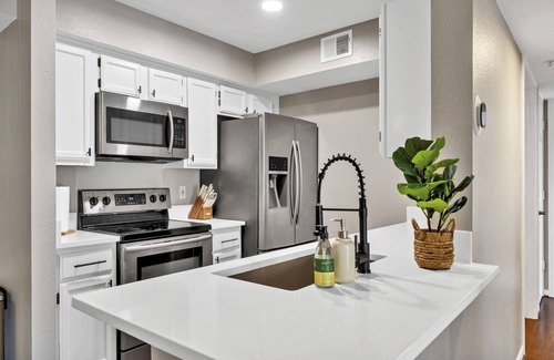 Indian Bayou Condo | Heart of Destin Beach Bungalow: 2023 Elevated Reno