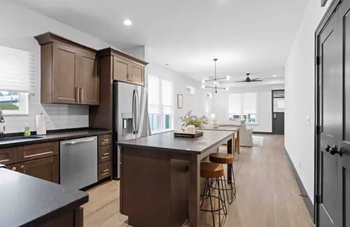 Chattanooga House | Heart of Downtown Chattanooga | Sleeps 8 | Pool Table