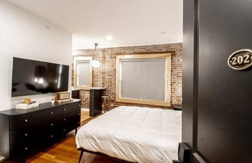 Hot Springs Apartment | Heart of Downtown, Walk to Bathhouses, Restaurants Room # 202