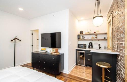 Hot Springs Apartment | Heart of Downtown, Walk to Bathhouses, Restaurants Room # 202