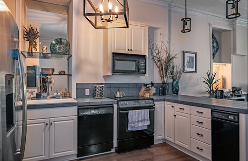 Wilmington Condo | Heart of Downtown Wilmington ILM - Sleeps 12! Sauna, walking distance to a lot.