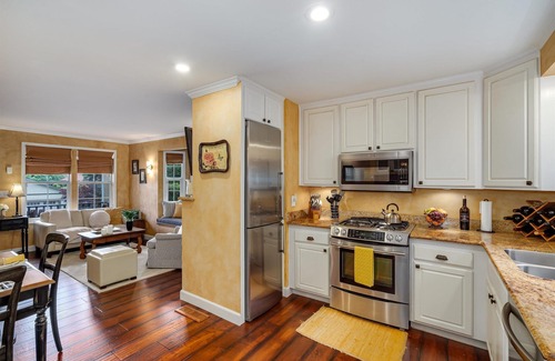 Healdsburg Cottage | Heart of Healdsburg | A Wine Country Escape