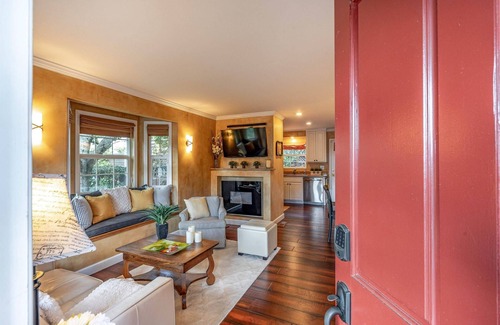 Healdsburg Cottage | Heart of Healdsburg | A Wine Country Escape