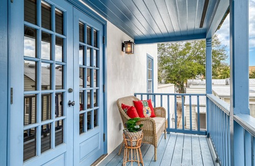 St. Augustine Historic District Apartment | Heart of Historic District! Rooftop with Fire Pit, Park and Walk Everywhere, $300 in Free Tickets!