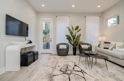 Northside House | Heart of Houston - Modern 3BD Open-Concept