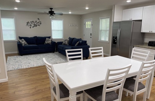 Macon House | Heart of Ingleside Village, 3 bedroom with AC Macon