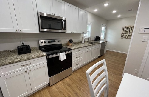Macon House | Heart of Ingleside Village, 3 bedroom with AC Macon