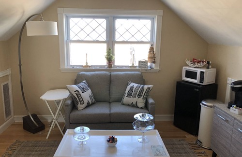 Jamestown House | Heart of Jamestown, In town location, 3rd floor suite, B&B style with King Bed