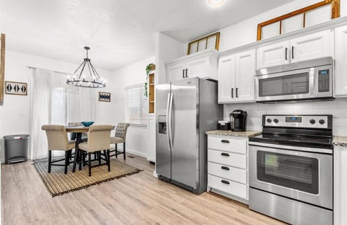 Meridian House | *Heart of Meridian*Patio, firepit*Backyard*King