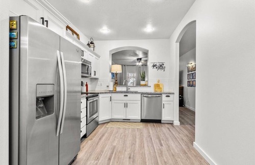 Meridian House | *Heart of Meridian*Patio, firepit*Backyard*King