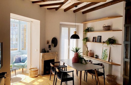 San Sebastian Centro Apartment | Heart of Midtown ⎮ 5 balconies⎮Walk Score 99