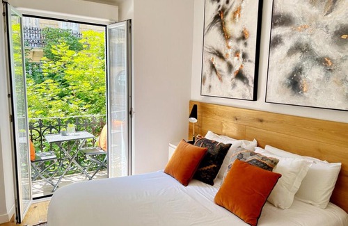 San Sebastian Centro Apartment | Heart of Midtown ⎮ 5 balconies⎮Walk Score 99